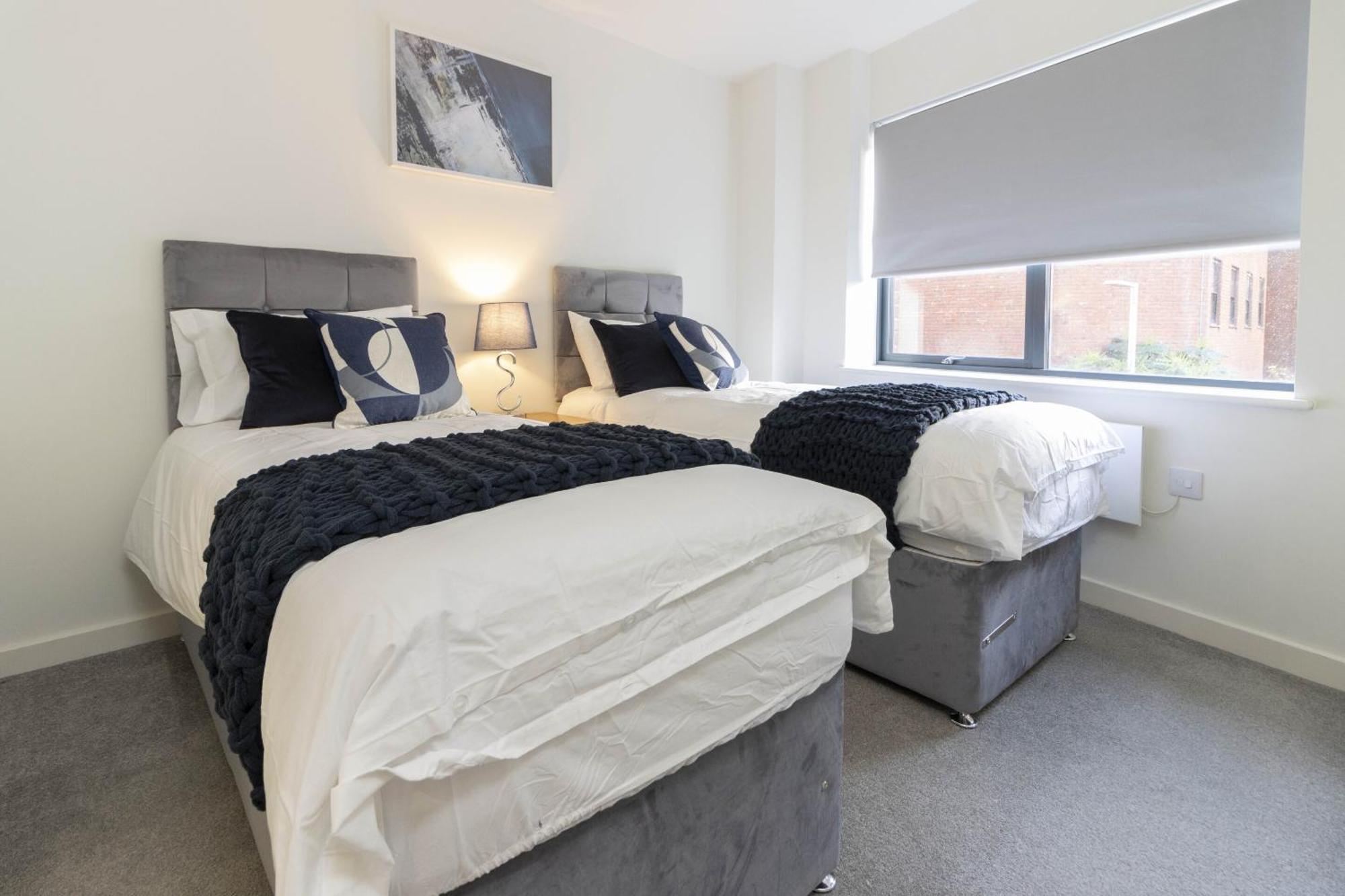 Appartamento Linacre 11 - Modern 2 Bed Behind The Cathedral With Free Parking And Fast Wifi Exeter Esterno foto