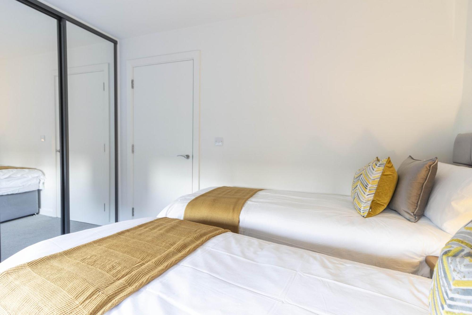 Appartamento Linacre 11 - Modern 2 Bed Behind The Cathedral With Free Parking And Fast Wifi Exeter Esterno foto