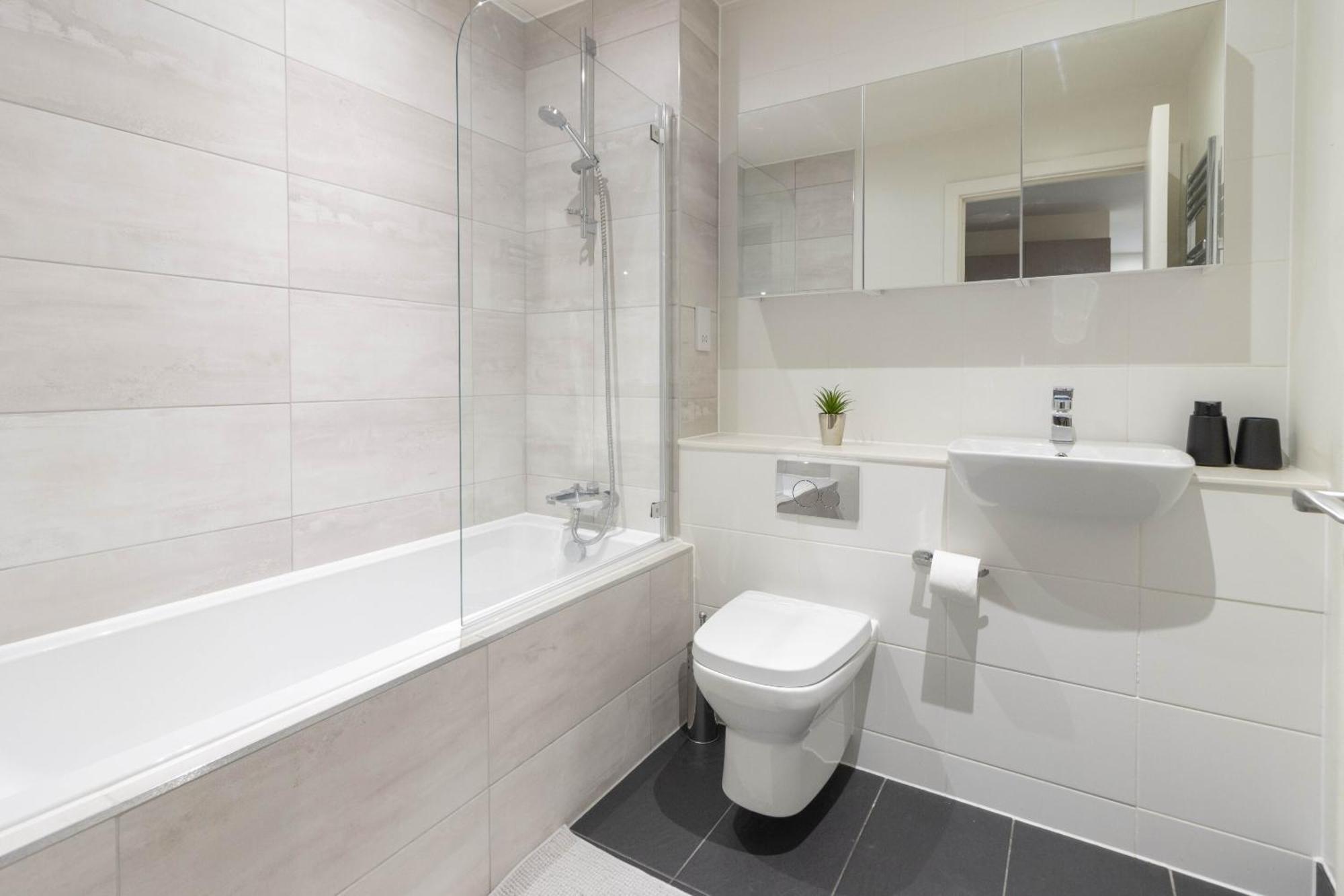 Appartamento Linacre 11 - Modern 2 Bed Behind The Cathedral With Free Parking And Fast Wifi Exeter Esterno foto