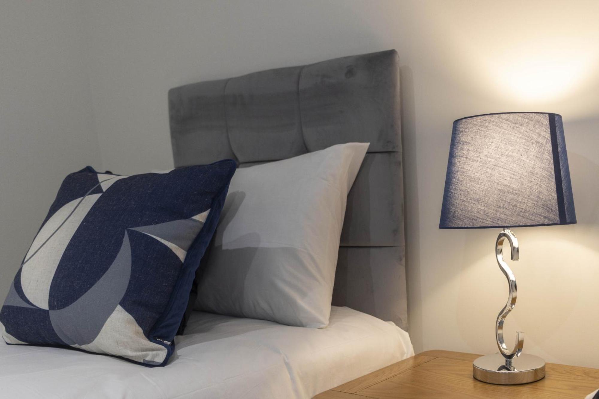 Appartamento Linacre 11 - Modern 2 Bed Behind The Cathedral With Free Parking And Fast Wifi Exeter Esterno foto