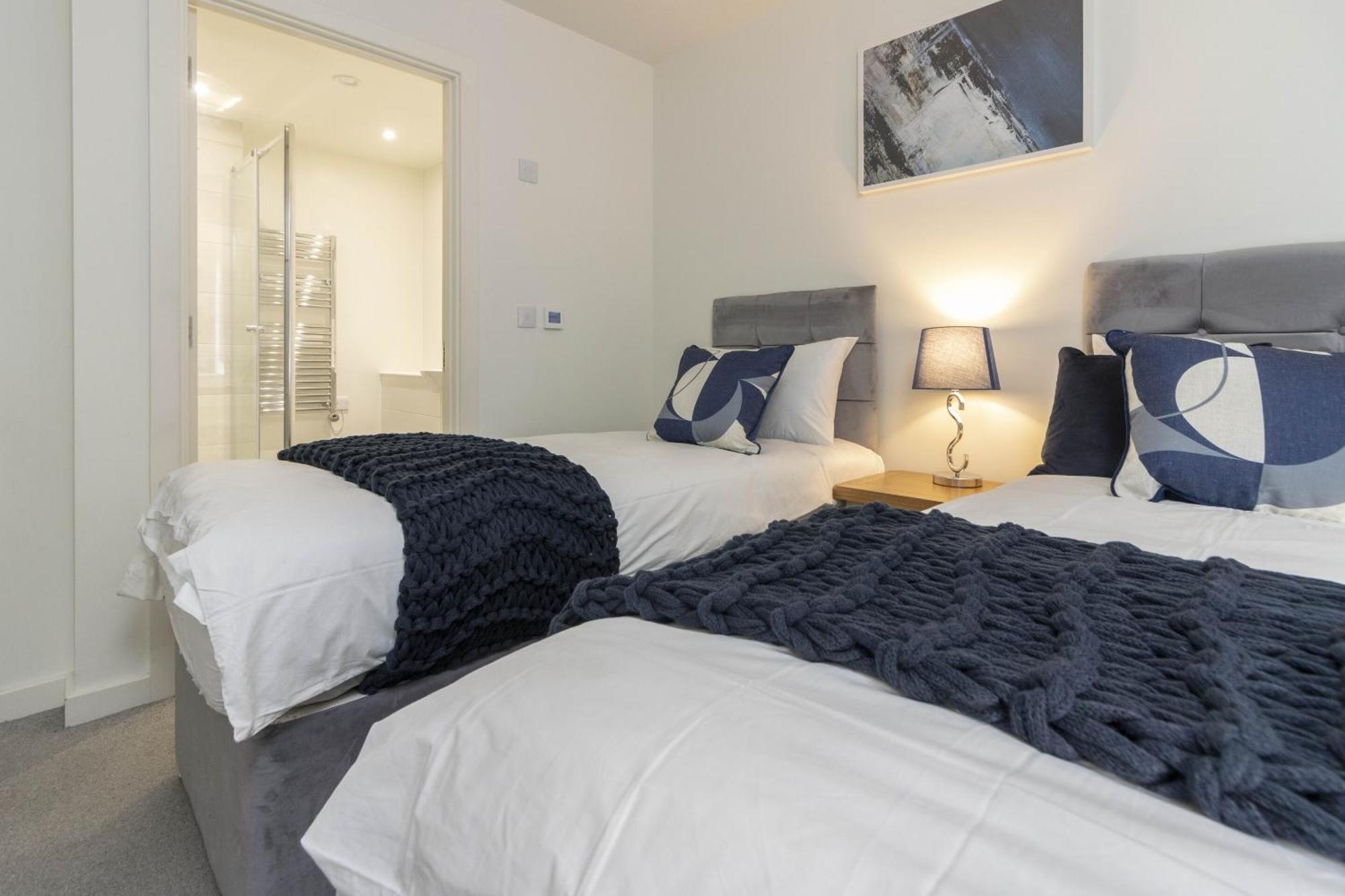 Appartamento Linacre 11 - Modern 2 Bed Behind The Cathedral With Free Parking And Fast Wifi Exeter Esterno foto