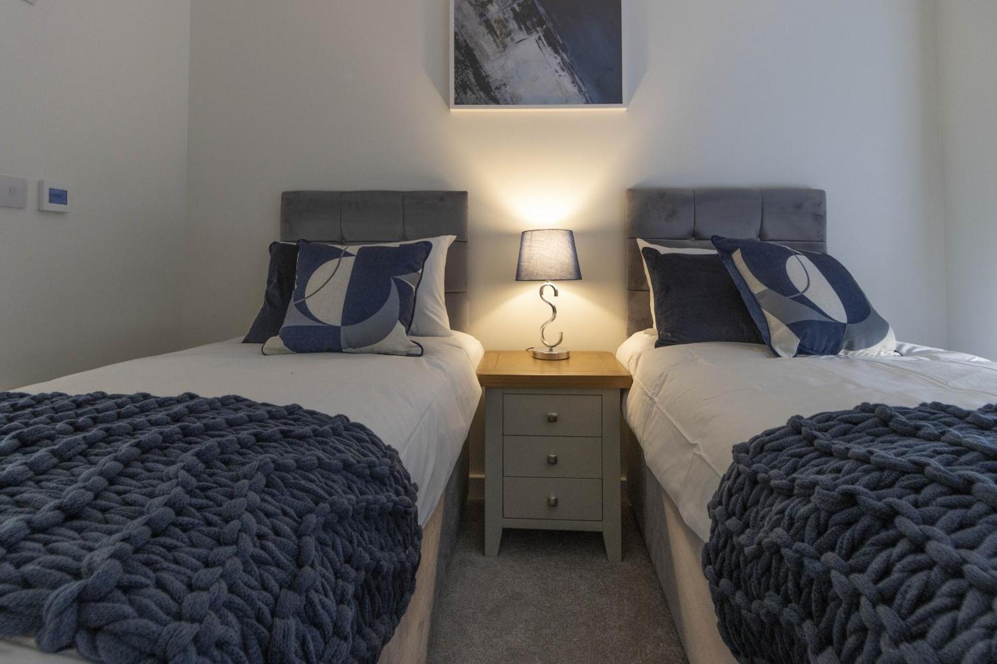 Appartamento Linacre 11 - Modern 2 Bed Behind The Cathedral With Free Parking And Fast Wifi Exeter Esterno foto